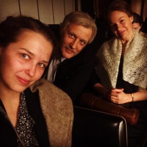 Aglaya Shilovskaya Instagram - Ну вот и закончились съемки для #1канал киносаги #дваберега ☺️ После съёмок в шоу #точьвточь представить не могла, что на меня сможет обрушиться ещё большее количество пластического грима!😧по этому аспекту теперь смело можно претендовать на попадание в книгу рекордов Гинесса!😏Спасибо большое всей съёмочной группе за терпение и труд! Мы это сделали 🤩😎🤘🏼🤘🏼🤘🏼🤘🏼🤘🏼 @prokino @anyataratorkina @elenaaroseva @kurtsyn_roman @kotova_deryabina @vitaly.khaev @nikita_tezin_ @sgorobchenko @iluxaz @gotovko @karlos57 @_khrispro_ #аглаяшиловская