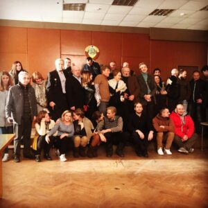 Aglaya Shilovskaya Instagram - Ну вот и закончились съемки для #1канал киносаги #дваберега ☺️ После съёмок в шоу #точьвточь представить не могла, что на меня сможет обрушиться ещё большее количество пластического грима!😧по этому аспекту теперь смело можно претендовать на попадание в книгу рекордов Гинесса!😏Спасибо большое всей съёмочной группе за терпение и труд! Мы это сделали 🤩😎🤘🏼🤘🏼🤘🏼🤘🏼🤘🏼 @prokino @anyataratorkina @elenaaroseva @kurtsyn_roman @kotova_deryabina @vitaly.khaev @nikita_tezin_ @sgorobchenko @iluxaz @gotovko @karlos57 @_khrispro_ #аглаяшиловская