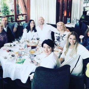 Aglaya Shilovskaya Instagram - Сегодня закончила сниматься в проекте #скажиправду замечательного режиссера Андрея Андреевича Эшпая. Очень жалко расставаться с талантливым режиссером и потрясающими партнерами @paveltrubiner_official @v_isakova @goshakutsenko @ajanelena @inga_oboldina Получила громадный опыт и море удовольствия от работы с ними! Спасибо кинокомпании #стармедия за это! #андрейэшпай #аглаяшиловская #виторияисакова #павелтрубинер #аленабабенко #ингаоболдина #полиналазарева #зоякайдановская #гошакуценко #игорьгордин #аннасинякина#михаилфилиппов #алексейфатеев Photo by @mdpgramm