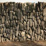 Agnès Varda Instagram - Un mur en pierres sèches verticales