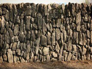 Agnès Varda Instagram - Un mur en pierres sèches verticales