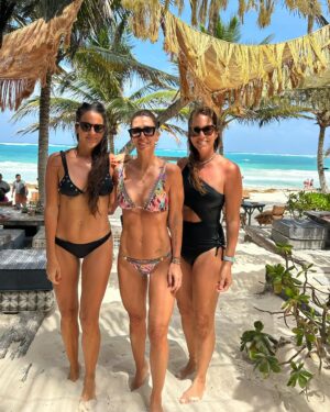 Agustina Lecouna Instagram - Dos dias en la vida nunca vienen nada mal. @nomadetulum @milagrosbrito @solsisah