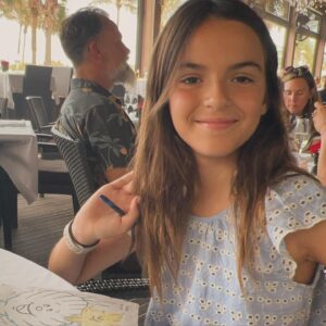 Agustina Lecouna Instagram - Gracias a mis hijitas, a @diego_belbussi todos los que me ayudan a ser una madre feliz todos los dias. ❤️💫🫶🏻