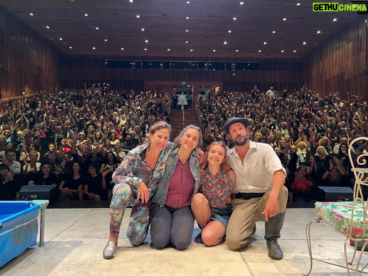 Agustina Cabo Instagram - Este domingo hacemos la ultima funcion gratuita en el @cckcultura de @lapilarcitateatro a las 18 hs. Las entradas se retiran dos horas antes de la funcion en el mismo cck.