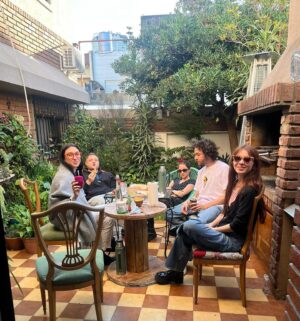 Agustina Cabo Instagram - Carrete de cumple ya tengo 23 gracias a les amigues x hacerme reír y hacerme el aguante, a mis papás por darme mi vida, a mi familia por el rito de amar, a mi hermano por regalarse incondicional y a mi alan x ser el mejor compañero. Gracias al teatro, a la comunión, a saberse pequeña y x ende gigante, a la comida, y a toda la gente que celebro conmigo las 45 veces que se me antojaron. Y jamas olviden que es su fiesta y lloran si quieren.