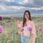 Agustina Cordova Instagram - Pausar esta caminata, para actualizar el protector solar con este paisaje es un lujo. Mendoza es la tierra del sol 🌞 (sí, también del buen vino) Por eso siempre en mi cartera llevo el protector Fluido Ultra Mat Perfect FPS 50 de @eauthermaleaveneargentina que es liviano, matificante y anti brillo, mi gran aliado de todos los días! ✨ Además, también viene con color! . Uds que tipo de protección prefieren? Spray, compacto o crema? Con color o sin? 🧴 . #Avenetecuida