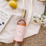 Agustina Cordova Instagram - Momentos de un picnic en casa para celebrar este año que se esta yendo, lleno de cambios y movimientos, pero felices! Nada mejor que maridarlo con un La Celia Reserva Rosé de @lacelia.arg . ✨Dato: En estaciondelvino.com, podes conseguir vinos con descuentos de hasta el 30% y pidiendo antes de las 12 del mediodía te llegan ese mismo día 🍷 salú! . . #LaCelia #CriadoresDeExcelencia