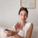Agustina Cordova Instagram - Que estas fiestas sean una invitación a ampliar tus horizontes, celebrando y compartiendo con tus seres queridos ✨ tratate con amor, hablate bonito, disfruta lo simple, el encuentro , la familia, la mesa y las sonrisas. con liviandad, con frescura, con suavidad y libertad. En mi wishlist, My Way. Somos lo que vivimos ❤️ @armanibeauty #ArmaniGift #HolidayFragrance