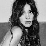 Agustina Cordova Instagram - Escorpio blanco y negro.