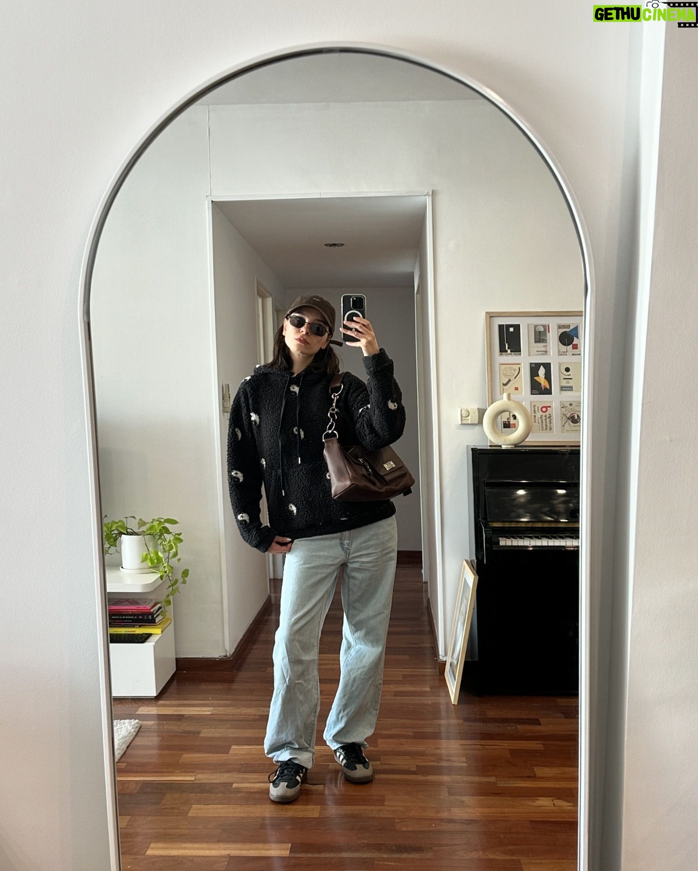 Agustina Suásquita Instagram - Batalla de looks en la nueva casita todavía sacándole la ficha al encuadre 😂 Cual les gustó más del 1 al 6 😏