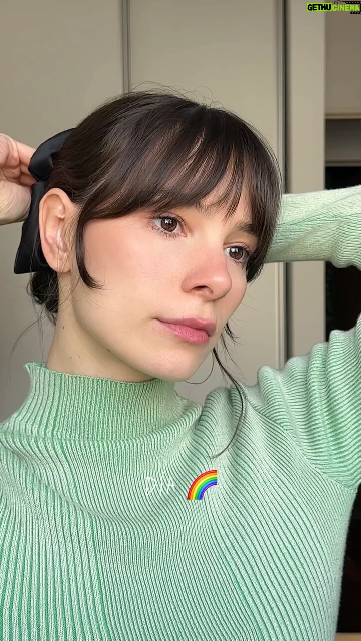 Agustina Suásquita Instagram - Dos momentos del día y el maquillaje de @natura.argentina que se mantiene intacto 🤯 La alta pigmentación y su durabilidad es tan bárbara que solo tuve que hacer unos retoques y listo, a seguir! ✨ #FavoritosUna #MaquillajeNatura #ColecciónComplemetos