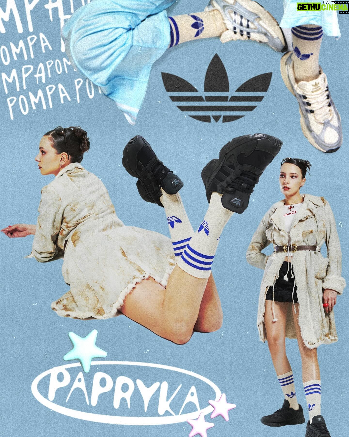 Agustina Suásquita Instagram - Mi cuerpo dice quiero pero mi alma tiene miedo 🧞♀️ En los 2000, vestida muy parecida a estas fotos, cantaba esta canción A LOS GRITOS 😂 Editorial para @pompamagazine siendo una @adidasar girl ✨