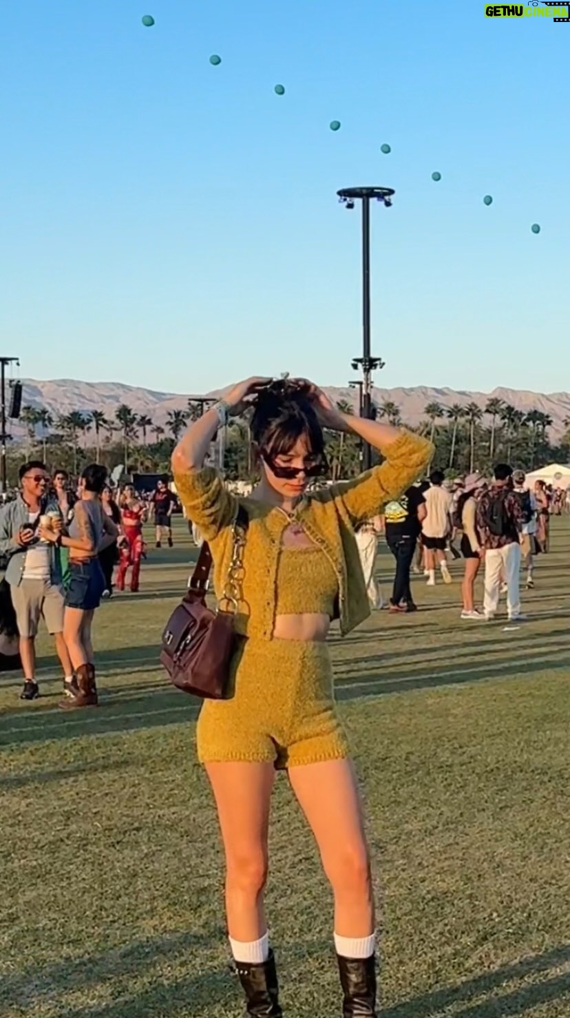 Agustina Suásquita Instagram - Coachella 🎡 Día 3 > outfit 3 ✨🥹