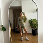 Agustina Suásquita Instagram – Batalla de mis looks para Paraíso Fiscal x @olgaenvivo porque si voy a hacer stream que sea stream style 💅 Del 1 al 10 cual les copa mas? ✨ (la cara de dormida en TODAS)