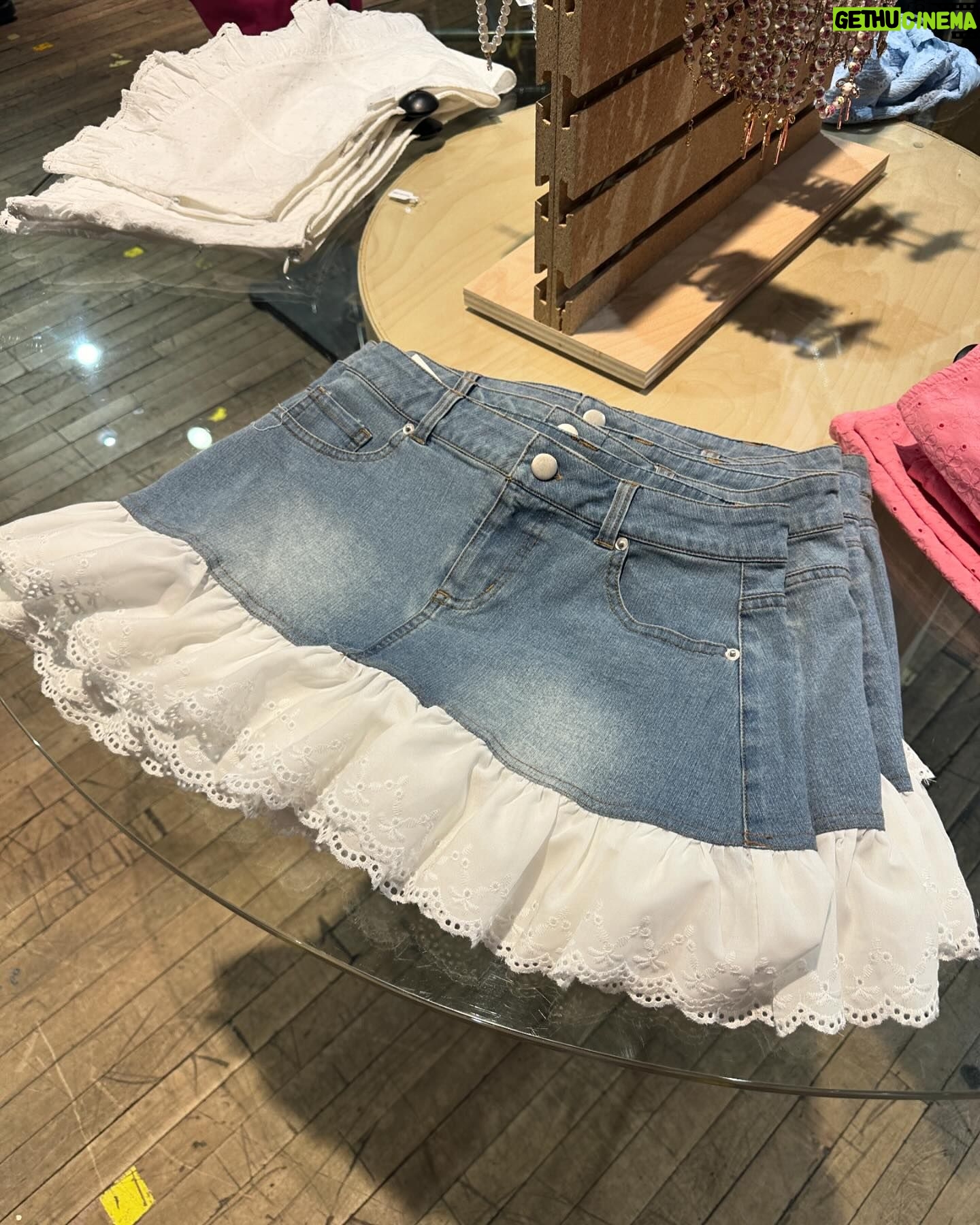 Agustina Suásquita Instagram - Sale esa batalla de looks en nyc si o no?