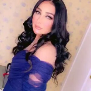 Ahlam Hassan Instagram - شكراا للميكب آرتست 
خلود الشمري ❤️❤️❤️
شكراا لخبيرة التساريح 
ايمان ♥️♥️♥️
واللي ما استغنى عنها دوم مصممة الازياء المبدعه
نجوى الفضلي ❤️❤️❤️❤️❤️
لوك عرس حبيبة قلبي وبنتي الحلوه 
هنوف الكندري 
@khluood_artist 
@iman_hair_style 
@najwaalfadhli 
يا جماعه كلش ما نتشابه انا والفنانه الجميله نور الغندور الله يحفظها 🙏🏻
شلون شفتي الشبهه ما ادري 😂😂