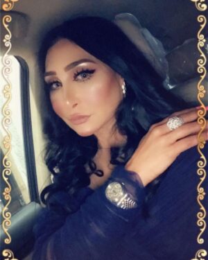Ahlam Hassan Instagram - شكراا للميكب آرتست 
خلود الشمري ❤️❤️❤️
شكراا لخبيرة التساريح 
ايمان ♥️♥️♥️
واللي ما استغنى عنها دوم مصممة الازياء المبدعه
نجوى الفضلي ❤️❤️❤️❤️❤️
لوك عرس حبيبة قلبي وبنتي الحلوه 
هنوف الكندري 
@khluood_artist 
@iman_hair_style 
@najwaalfadhli 
يا جماعه كلش ما نتشابه انا والفنانه الجميله نور الغندور الله يحفظها 🙏🏻
شلون شفتي الشبهه ما ادري 😂😂