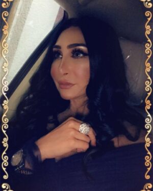 Ahlam Hassan Instagram - شكراا للميكب آرتست 
خلود الشمري ❤️❤️❤️
شكراا لخبيرة التساريح 
ايمان ♥️♥️♥️
واللي ما استغنى عنها دوم مصممة الازياء المبدعه
نجوى الفضلي ❤️❤️❤️❤️❤️
لوك عرس حبيبة قلبي وبنتي الحلوه 
هنوف الكندري 
@khluood_artist 
@iman_hair_style 
@najwaalfadhli 
يا جماعه كلش ما نتشابه انا والفنانه الجميله نور الغندور الله يحفظها 🙏🏻
شلون شفتي الشبهه ما ادري 😂😂