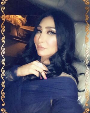 Ahlam Hassan Instagram - شكراا للميكب آرتست 
خلود الشمري ❤️❤️❤️
شكراا لخبيرة التساريح 
ايمان ♥️♥️♥️
واللي ما استغنى عنها دوم مصممة الازياء المبدعه
نجوى الفضلي ❤️❤️❤️❤️❤️
لوك عرس حبيبة قلبي وبنتي الحلوه 
هنوف الكندري 
@khluood_artist 
@iman_hair_style 
@najwaalfadhli 
يا جماعه كلش ما نتشابه انا والفنانه الجميله نور الغندور الله يحفظها 🙏🏻
شلون شفتي الشبهه ما ادري 😂😂