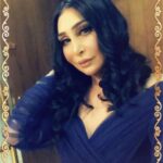 Ahlam Hassan Instagram - شكراا للميكب آرتست خلود الشمري ❤️❤️❤️ شكراا لخبيرة التساريح ايمان ♥️♥️♥️ واللي ما استغنى عنها دوم مصممة الازياء المبدعه نجوى الفضلي ❤️❤️❤️❤️❤️ لوك عرس حبيبة قلبي وبنتي الحلوه هنوف الكندري @khluood_artist @iman_hair_style @najwaalfadhli يا جماعه كلش ما نتشابه انا والفنانه الجميله نور الغندور الله يحفظها 🙏🏻 شلون شفتي الشبهه ما ادري 😂😂