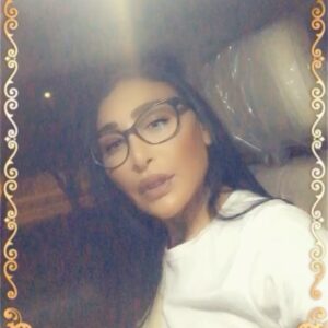 Ahlam Hassan Instagram - الف الف شكر لعيادة سيلويت 
على كل شي 
شلت الفيلر عندهم .. الدكتور شغله جدا حلو وعلى مستوى عالي .. معاملتهم جدا راقيه .. د. سحر الف شكر لج لو ما تشجيعج جان ما سويت العمليه ..
حبايبي اللي يدشون علي خاص بحطلكم اكاونتهم عشان تستفيدون 
وانا جدامكم اكبر مثال 
@silhouette_rmc 👈🏻👈🏻👈🏻