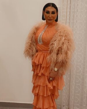 Ahlam Hassan Instagram - الف مبروك لمعاريسنا
اللوك حيل عجبني شكرا من القلب 
الفستان من تصميم الرائع الفنان ظاهر باقر 
@thaher.baqer 
المكياج والشعر صالون فيوويل 
@viewelsalon 
مكياج / ماريا
الشعر / شيماء