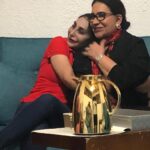 Ahlam Hassan Instagram - من أحلى الزيارات الفنانه القديره سعاد عبدالله لمسرحية موجب .. نورتنا بوجودج وشكرا لتشجيعج والف سلامه عليج يا الغاليه .. وشكر خاص للمؤلف الحريص جدا على شغله الدكتور حمد الرومي .. شكرا جدا لاهتمامكم ولتشجيعك نورتنا بحضورك مستمرين معاكم جمهورنا العزيز في عروض مسرحية موجب ♥️