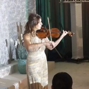 Ahlam Hassan Instagram - شكراااا يا فنانه .. شكرااا يا حساسه 
شكراااا نانسي على هالابداع الرائع 
انتي معاي في حفلتي القادمه جهزي نفسج ♥️
@violinist.nancy 🎻🎻🎻