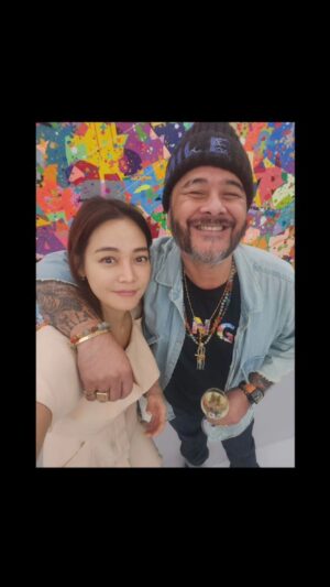 Ahn Hyun-mo Instagram - 성북동 @museumwave 에서 열리고 있는
시릴콩고의 국내 첫 개인전 🫅
1층부터 3층까지의 널찍한 전시공간과
야외 테라스 카페까지 
봄나들이 소풍장소로 강추해요!
저는 또 갔다와서 또 올려요 ㅎ