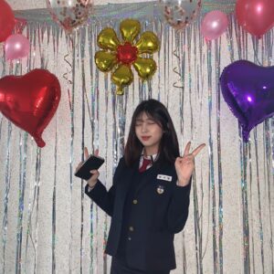 Ahn Seo-hyun Instagram - 경축 안서현 중학교 졸업하다‼️😱😱