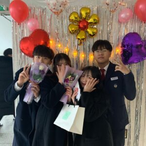 Ahn Seo-hyun Instagram - 경축 안서현 중학교 졸업하다‼️😱😱
