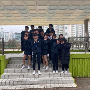 Ahn Seo-hyun Instagram - 경축 안서현 중학교 졸업하다‼️😱😱