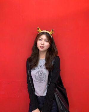 Ahn Seo-hyun Instagram - 15년째 카메라 적응 중..🥹📸