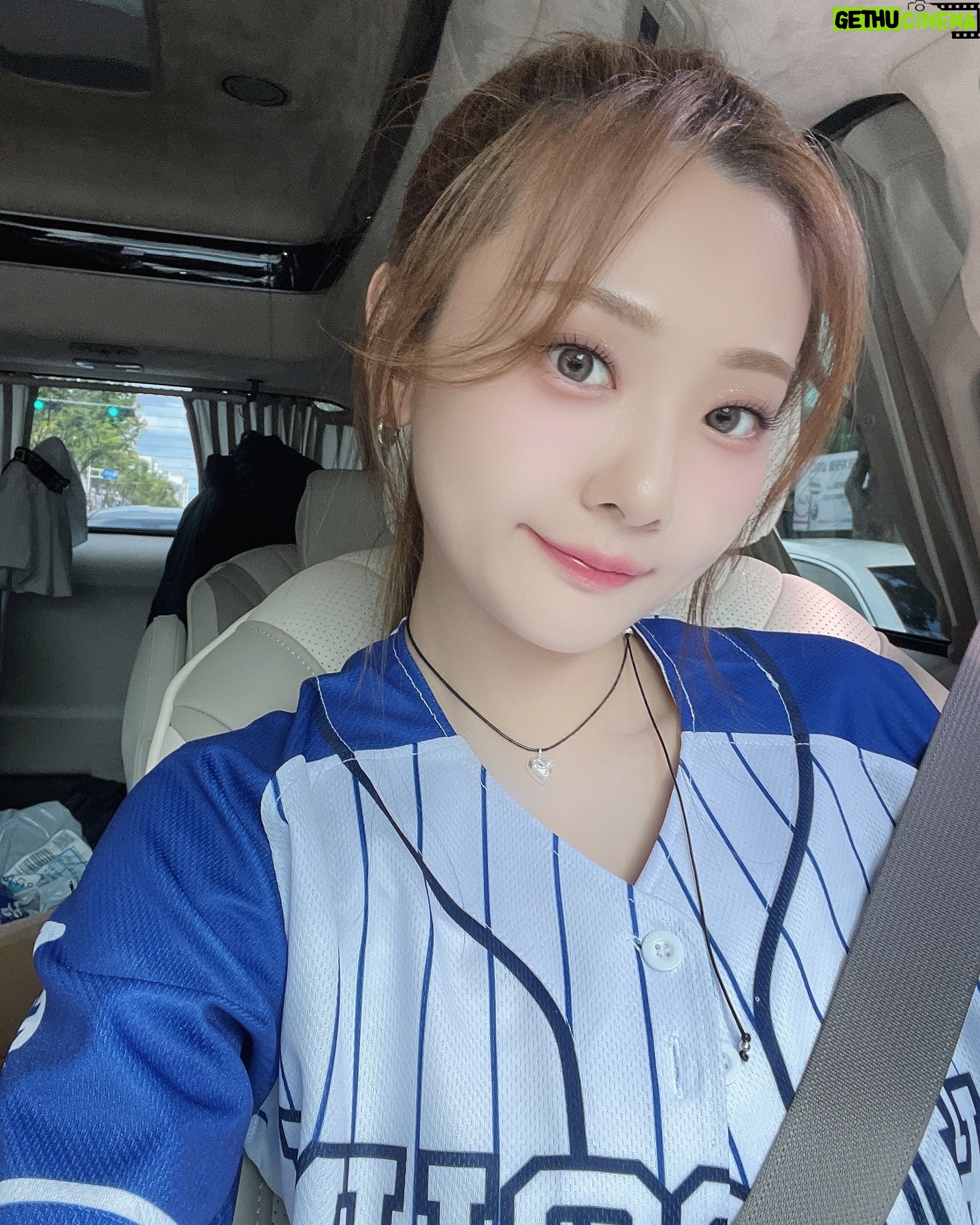 Ahn Ji-young - 18.3K Likes - 💙