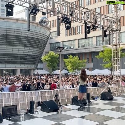 Ahn Ji-young Instagram - 뷰티풀 원더풀 알러뷰 쑤니~💕 영어 응원법 들어봤어~?👀 #한국뉴욕주립대학교