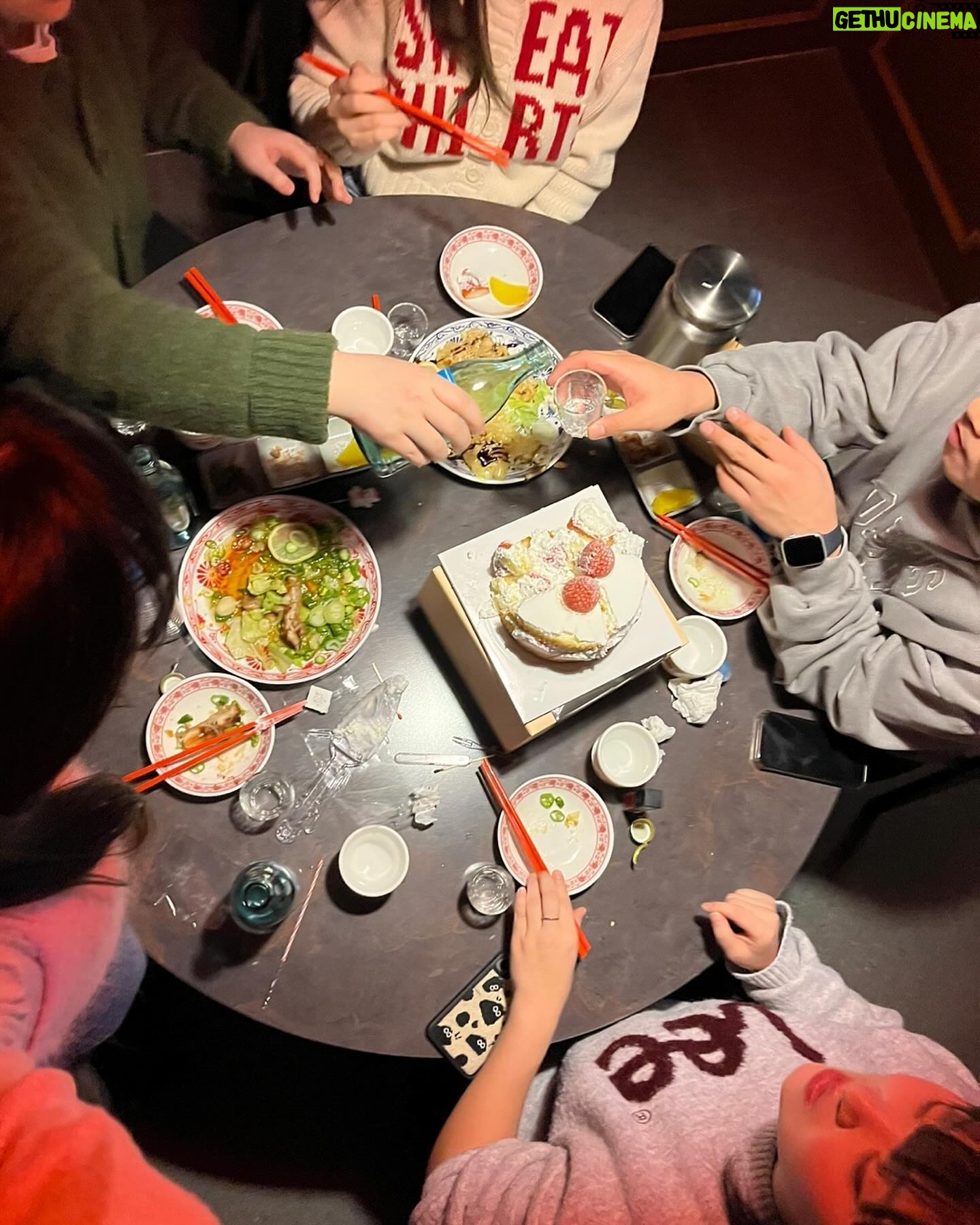 Ahn Ji-young Instagram - 제가 생일은 아니고요.. 설축🍰 #망디디온개리