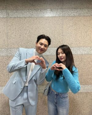 Ahn Ji-young Instagram - 살포시 자랑.. 🤍
로망스타운에서 살고싶다..!