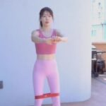 Ahn Sun-Young Instagram - #벌써6월이야😱 #정신차렷‼️ 자! 여러분!!! 오늘부터 저랑같이 다시 시작해보시죠! #하고싶다다이어트 🙋🏻‍♀️ 을 올려드릴텐데, 그냥 “아무생각말고” “지금 이영상보시는 순간에” 요거 따악 5분만 (천천히 힘주며 호흡하묘 따라와도 길어야10분😉) 따라허고 하루 시작해보시는 겁니다👍👍 겨우 5분하고 뭐가 달라지겠어?? 싶겠지만,매일5분씩하다보면 달,라,집,니,다 !! 몸도 마음도 마음가짐도요!! 5분이 10분, 30분 , 한시간으로 스스로“ 더 운동하고싶다”라는 생각이 들도록 바뀌는 매직!! 약속드려요 따악 지금부터 매일 5분씩만 같이 해보시는거예요🩷🩷🩷🩷 (자세한 운동동작 설명 영상은 @andachall 계정으로 전문 트레이너의 설명과 함께 매일 업로드 됩니다😉) #아무것도하지않으면 #아무일도일어나지않는다 #그냥움직이세요🙌🏻 #생각할시간에그냥시시시작👍👍 #안선영다이어트 #기적의5분운동🖐🏻 #힙업운동