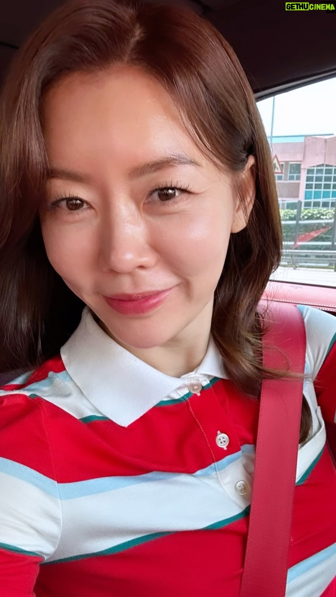 Ahn Sun-Young Instagram - ์์ฆ๋๐๐ปโโ๏ธโค๏ธ๐๐ 1) ์ ์ ์์น (๋ญ ์ด์ ํฐ๋จธ๋ฆฌ๋ผ ์น์๐) ์ผ์ ์ฃผ๊ธฐ๊ฐ ์งง์์ ธ์ ์คํธ๋ ์ค์ง๋ง ๋ญ ์ด๋ ์ด๋ํ ๋๋ฐ. ๊ทธ๋์ ๋ ์จํ๊ณ ์ํ ์คํธ๋ผ์ดํ ํฐ์
์ธ ์
์๐ 2)ํฅ๋ณต์ฑํ๋ค ๋ฐํฑํผ๋ฉ์ด ๋ค์๋ค #์๊ด์์์ฒ๐ฅ ์งง๊ฒ ์๋ฅด๊ณ ์ฐ๋ปํ ๋นจ๊ฐํ๋ํ์ด ๋ฎ์ด์ฃผ๋ ์ข์ง ๋ญ. ๐โค๏ธ 3) ๋ ์จ ์ง์ง ์ข์์ ์ผํ๋ฌ ๊ฐ๋ ์ถ๊ทผ๊ธธ ๋ ์ข๋ค? #์ํ์๋ชฉ๊ธ๊ธ๊ธ ๋ช๋ฌ์งธ์ธ๋ฐ๋ ๊ทธ์ ์ ๋๊ณ ๊ฐ์ฌํ๊ฒ์ ๋ค์ โ๊ฑด๊ฐํด์ก๊ธฐ ๋๋ฌธโ๐๐ปโโ๏ธ 4) ์ค๋์ ์ถ๊ทผ์ก : UN์ โํ๋โ - ํดํด Ver. ๐ ์์ฆ ์ฌ๋ฌ๋ถ ์ต์ ๋๋ผ์ด๋ธ BGM์ ๋ญ์์?๐๐ปโโ๏ธ