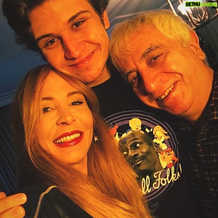 Ahu Sungur - 3 Likes - Güzel gel 2022 🙏🏻🌟💜 iyiliklerle gel 😇