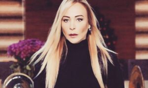Ahu Sungur Instagram - Galiba sen benim en sevdiğim fotoğraflarımdan birisin... 💜🌼