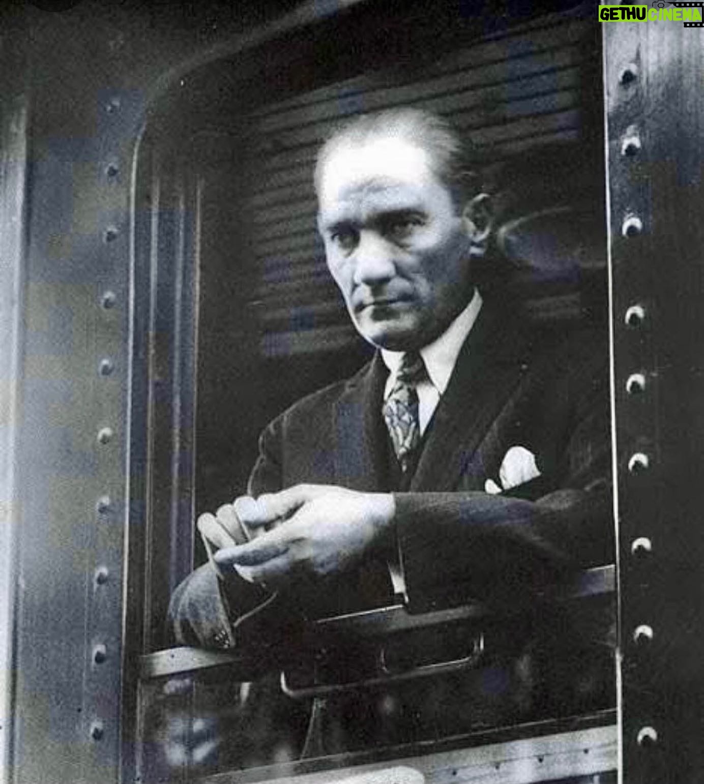 Ahu Sungur - 3 Likes - Saat 9’u 5 geçe Dünyanın gelmiş geçmiş en büyük lideri Mustafa Kemal Atatürk’ü saygı ve minnetle anacağız 🙏🏻 Atamıza Sevgimiz ve vefamız sonsuz.. Ana babalarımızdan bize, bizlerden evlatlarımıza, evlatlarımızdan evlatlarına emanet o sonsuza dek 🌟 #10kasım #MustafaKemalAtatürk