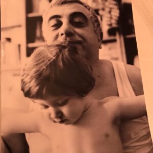 Ahu Sungur Instagram - O kadar oldu mu oğlum... @egesungur1  o kadar büyüdün mü sen... ayağına taş değmesin... 16 yıl önce bugün 55 cm üç buçuk kilo olan sen bugün hey maşallah sana... sen benim ve babanın @suatsungur1 her şeyisin... canımızsın... bizim dev adamımızsın.. iyi kalplimizsin... sen hayırlı evlatsın... biz senden hep razıyız 🙏🏻 dilerim ki; Allah’ta böyle iyi evlat böyle iyi insan olduğun için senden razı olsun.. Hayat sana sağlıkla şansla hep iyi günler göstersin.. şimdi ki arkadaşların gibi hayat boyu hep iyi arkadaşlarla karşılaş.. 41 olan forma numaran maşallahın olsun .. sana, huyuna, boyuna posuna, güzel kalbine 41 kere maşallah 🧿 bizi hiç üzmedin kimse de seni üzmesin.. ve tabi ki; her attığın sayı olsun ‘Duvar’ 🏀 şunu hiç unutma; biz hep yanındayız.. dip not: şimdi 50 numara olan o ayaklar benim için hep avuç içi kadar ☺️💜 seni çoookkkk seviyorum çok 💜💜💜