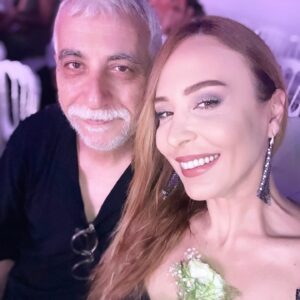 Ahu Sungur Instagram - Mezuniyet 💜🧿 Aşk ailem 💜 @egesungur1 @suatsungur1