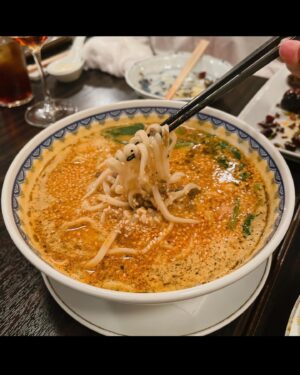Ai Kayano Instagram - おとなの週末おふしょっと🍜

紹興酒祭じゃ〜！！！
常温でも、暖かくても、ハイボールにしても…
紹興酒って美味しい✨

中華料理を更に美味しくしてくれる、ありがたいお酒です🙏（茅）