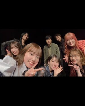 Ai Kayano Instagram - 無職転生イベント❣️
2公演とも楽しすぎました〜！
素敵なイベントスタッフさんに囲まれて、楽屋も含めて終始穏やかな雰囲気☺️
（ステージ上ではあんなに修羅場だったのに…笑）
そして何より、お客さんたちの笑顔にたくさん力をもらえました！
本当にありがとう！！

心から尊敬するこのメンバーとお仕事出来て、本当に嬉しい…！
良いものを皆さんにお届け出来るよう、アフレコ頑張らなくてはですね！

衣装はフィッツ先輩らしくダークグリーンでした🕶️✨
ワンピースのラインがとっても綺麗！
スタイリスト前田さんの素晴らしいチョイスにいつも感謝です🙏（茅）

ワンピース
@adelly.tokyo
アクセサリー
@osewaya_official