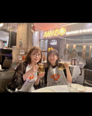 Ai Kayano Instagram - 無職転生ステージに出演する為、夕実ちゃんとシンガポールに行って来ました❣️

3回目とはいえ、久しぶりの海外にちょっぴりドキドキしていたのですが、ファンの皆さんが「おかえり〜！」って言ってくれた事で、すっかりリラックスして、楽しんでしまいました〜☺️
本当に本当にありがとう！！

イベントが楽しかったのはもちろん、美味しいごはんに観光に…
とっても充実した2日間でした🌿🍸
また会いましょう、シンガポール！！（茅）