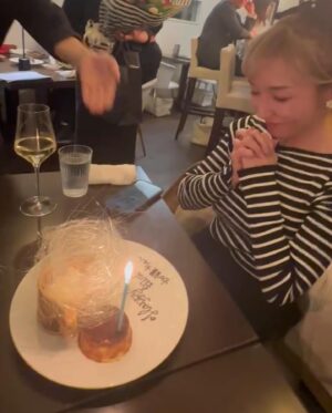 Ai Kago Instagram - 今年も無事にお誕生日を迎えることができました🩷

前日は大好きな友人がお祝いをしてくれて幸せ〜な
お誕生日前夜祭となりました✨

ファンの皆さん！周りの方々！
いつも支えてくださってありがとうございます😣
ありがとう✖️10000！！！

ほんとにどうしようもないくらい
どうしようもない時がある私ですが🤣
皆さんのおかげでまた一つ大人になれましたので
さらにもう一つ前進していきます！🧡🧡🧡

こんな加護をこれからもどうぞ宜しくお願い致します！

同じ２月生まれの方も
おめでとう御座います㊗️

加護亜依🐘💕