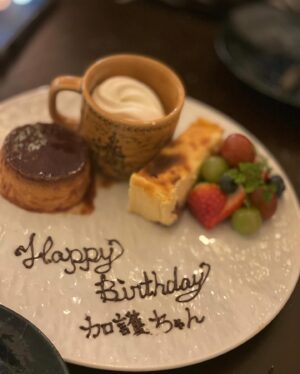 Ai Kago Instagram - 今年も無事にお誕生日を迎えることができました🩷

前日は大好きな友人がお祝いをしてくれて幸せ〜な
お誕生日前夜祭となりました✨

ファンの皆さん！周りの方々！
いつも支えてくださってありがとうございます😣
ありがとう✖️10000！！！

ほんとにどうしようもないくらい
どうしようもない時がある私ですが🤣
皆さんのおかげでまた一つ大人になれましたので
さらにもう一つ前進していきます！🧡🧡🧡

こんな加護をこれからもどうぞ宜しくお願い致します！

同じ２月生まれの方も
おめでとう御座います㊗️

加護亜依🐘💕