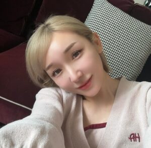 Ai Kago Instagram - GM✨☕️

みんな今日は何するの？
過ごしやすい気候になってきて公園行ったりウォーキングしたりしてるよ！この時期大好き〜気持ち良いね🌈

#盛れたので載せます